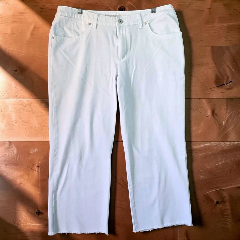 Chicos Platinum Denim Crop Pants Womens 2.5 14 White Stretch Raw Hem